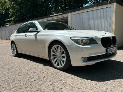 Gebraucht BMW 740 326 PS (239 kW) 2009 Weiß Limousine