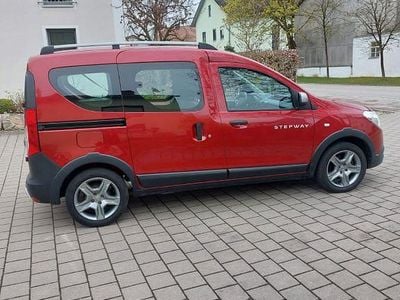 Gebraucht Dacia Dokker Stepway 131 PS (96 kW) 2019 Rot Van / Kleinbus
