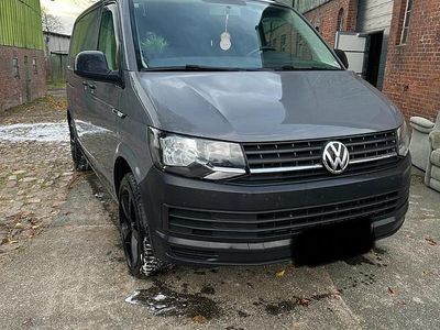 Grau Gebraucht 2017 VW Transporter Van | 27.500 €