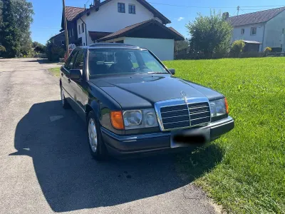 Gebraucht Mercedes 230 132 PS (97 kW) 1992 Schwarz Limousine