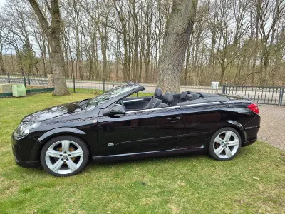 Gebraucht Opel Astra Cabriolet 140 PS (102 kW) 2010 Schwarz Cabrio