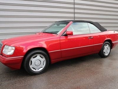 Rot Gebraucht 1994 Mercedes E200 Cabrio | 32.990 €