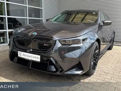 Neu BMW M5 Sport Line 727 PS (534 kW) 2026 Sophistograu brillanteffekt Kombi