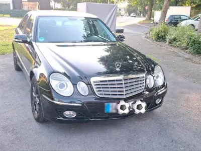 Gebraucht Mercedes E280 190 PS (139 kW) 2008 Schwarz Limousine