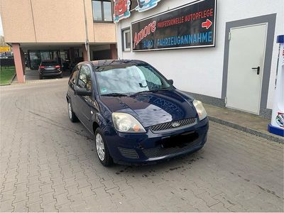 Gebraucht Ford Fiesta 60 PS (44 kW) 2008 Blau Kleinwagen