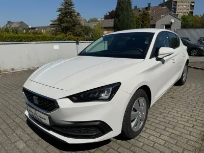Używany Seat Leon CONNECT 116 KM (85 kW) 2022 Biały Sedan/Limuzyna