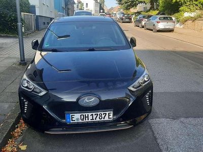Gebraucht 2018 Hyundai Ioniq Premium Kleinwagen | 12.300 € (Etwas zu teuer)