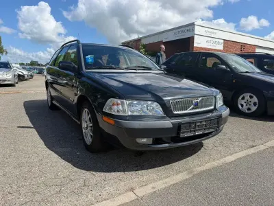 Gebraucht Volvo V40 Comfort 122 PS (89 kW) 2001 Schwarz Kombi
