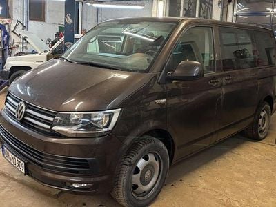Braun Gebraucht 2016 VW Multivan Van | 31.700 € (Fairer Preis)