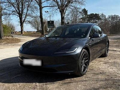Begagnad Tesla Model 3 366 kW (498 HK) 2025 Grå Sedan