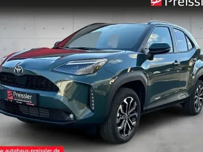 Neu Toyota Yaris Cross 130 PS (95 kW) 2026 Grün SUV