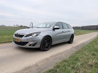 Silber Gebraucht 2015 Peugeot 308 Limousine | 6.500 € (Etwas zu teuer)