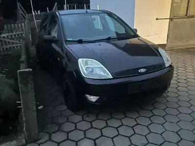 Gebraucht Ford Fiesta Ambiente 101 PS (74 kW) 2002 Schwarz Kleinwagen