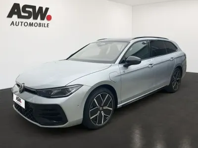 Gebraucht VW Passat R-line 272 PS (200 kW) 2025 Oyster silver metallic Kombi