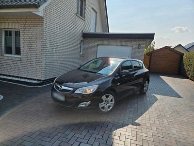 Gebraucht Opel Astra 101 PS (74 kW) 2011 Violet Kombi
