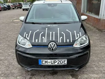 Gebraucht VW e-up! Style 61 kW (83 PS) 2021 Deep black perleffekt Kleinwagen