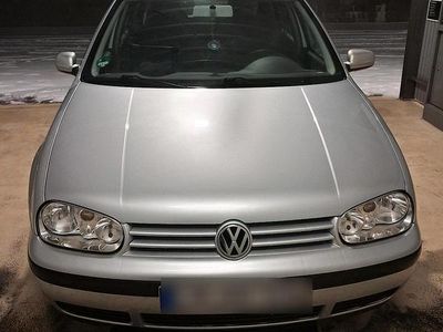 Silber Gebraucht 2002 VW Golf IV Kleinwagen | 2.500 € (Fairer Preis)