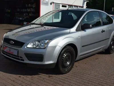 Gebraucht Ford Focus Trend 80 PS (58 kW) 2005 Silber Limousine