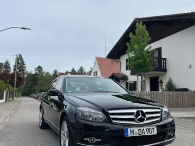 Gebraucht Mercedes C200 Avantgarde 136 PS (100 kW) 2011 Schwarz Limousine