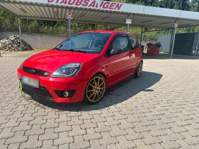Gebraucht Ford Fiesta ST 150 PS (110 kW) 2006 Rot Kleinwagen