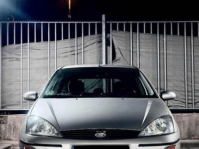 Second-hand Ford Focus Ghia 122 CP (89 kW) 2000 Gri Hatchback