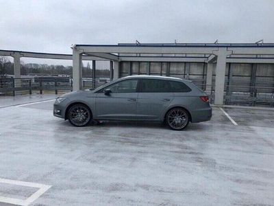 Grau Gebraucht 2015 Seat Leon ST FR Kombi | 11.500 € (Fairer Preis)