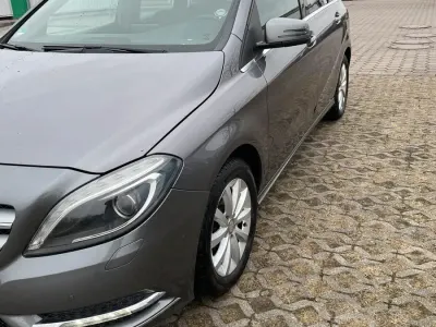 Gebraucht Mercedes B180 110 PS (80 kW) 2014 Grau Kleinwagen