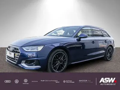 Gebraucht Audi A4 Advanced Plus 204 PS (150 kW) 2023 Navarrablau metallic Kombi