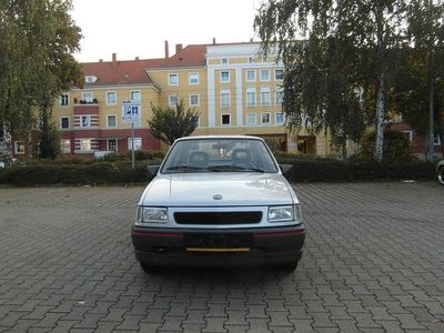 Second-hand Opel Corsa 60 CP (44 kW) 1991 Argintiu Berlinǎ