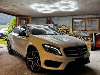 Weiß Gebraucht 2015 Mercedes GLA200 AMG line SUV | 15.500 € (Fairer Preis)
