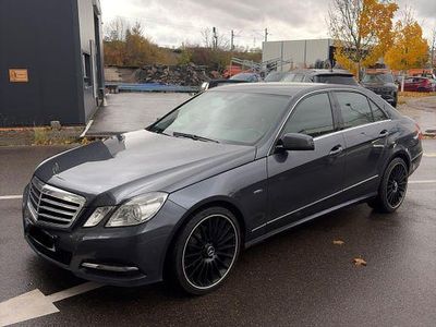 Grau Gebraucht 2012 Mercedes E200 Avantgarde Limousine | 10.999 € (Etwas zu teuer)
