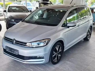 Gebraucht VW Touran Highline 150 PS (110 kW) 2022 Silber Van / Kleinbus