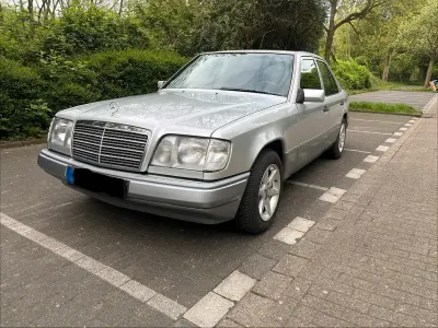 Gebraucht Mercedes E220 150 PS (110 kW) 1995 Limousine