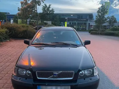 Gebraucht Volvo V40 2001 Schwarz Kombi