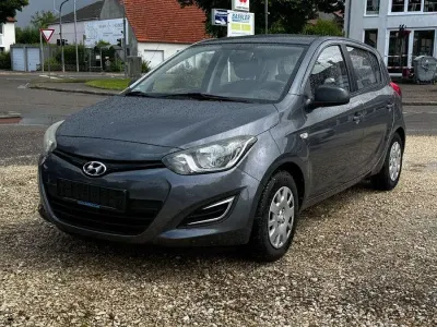 Gebraucht Hyundai i20 Edition 86 PS (63 kW) 2014 Grau Kleinwagen