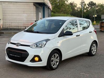 Usata Hyundai i10 Basis 67 CV (49 kW) 2015 Bianco Utilitaria