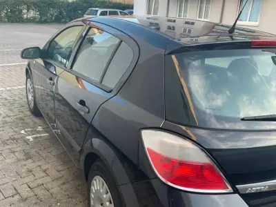 Gebraucht Opel Astra 105 PS (77 kW) 2004 Schwarz Kombi