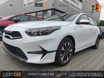 Neu Kia Ceed 140 PS (102 kW) 2025 Weiss Kleinwagen