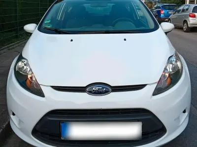 Gebraucht Ford Fiesta 70 PS (51 kW) 2010 Weiß Coupé