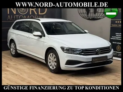 Gebraucht VW Passat 150 PS (110 kW) 2023 Gletscherweiß metallic (metallic) Kombi