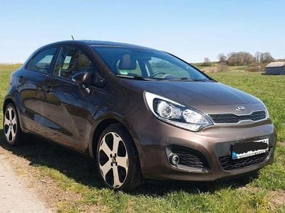 Gebraucht Kia Rio FIFA World Cup Edition 109 PS (80 kW) 2013 Braun Limousine