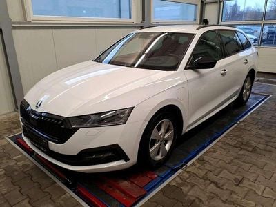 Gebraucht Skoda Octavia Clever 204 PS (150 kW) 2021 Weiß Kombi