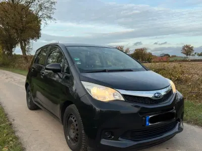 Gebraucht Subaru Trezia 90 PS (66 kW) 2010 Schwarz Kleinwagen