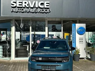 Neu Fiat Grande Panda La Prima 110 PS (80 kW) 2026 411 lago blau Kleinwagen