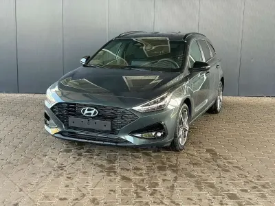 Neu Hyundai i30 Comfort 101 PS (74 kW) 2025 Cypress green Kombi