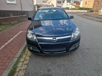 Gebraucht Opel Astra 105 PS (77 kW) 2005 Schwarz Limousine