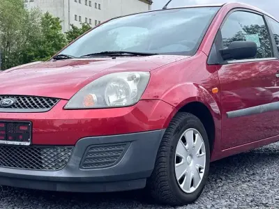 Gebraucht Ford Fiesta Ambiente 69 PS (50 kW) 2006 Rot Kleinwagen