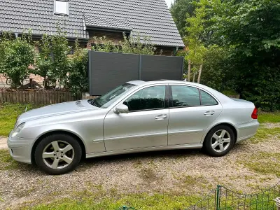 Gebraucht Mercedes E220 170 PS (125 kW) 2007 Silber Limousine