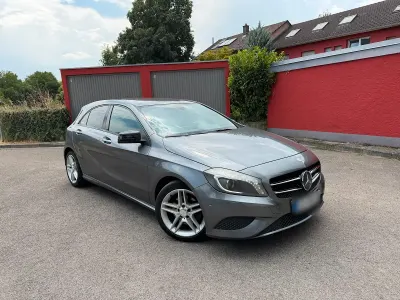Gebraucht Mercedes A200 Urban 136 PS (100 kW) 2012 Grau Kleinwagen