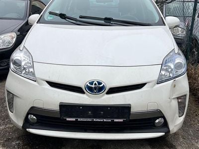 Weiß Gebraucht 2014 Toyota Prius Comfort Limousine | 5.099 € (Etwas zu teuer)